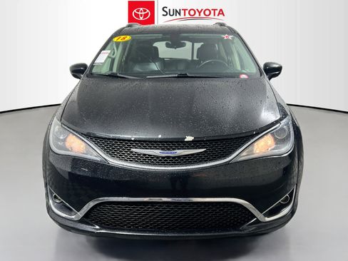 Used 2018 Chrysler Pacifica Touring-L image 10