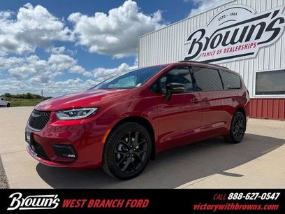 New 2026 Chrysler Pacifica Limited w/ S Appearance Package
