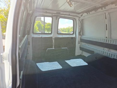 Used 2019 Chevrolet Express 2500 RWD image 15