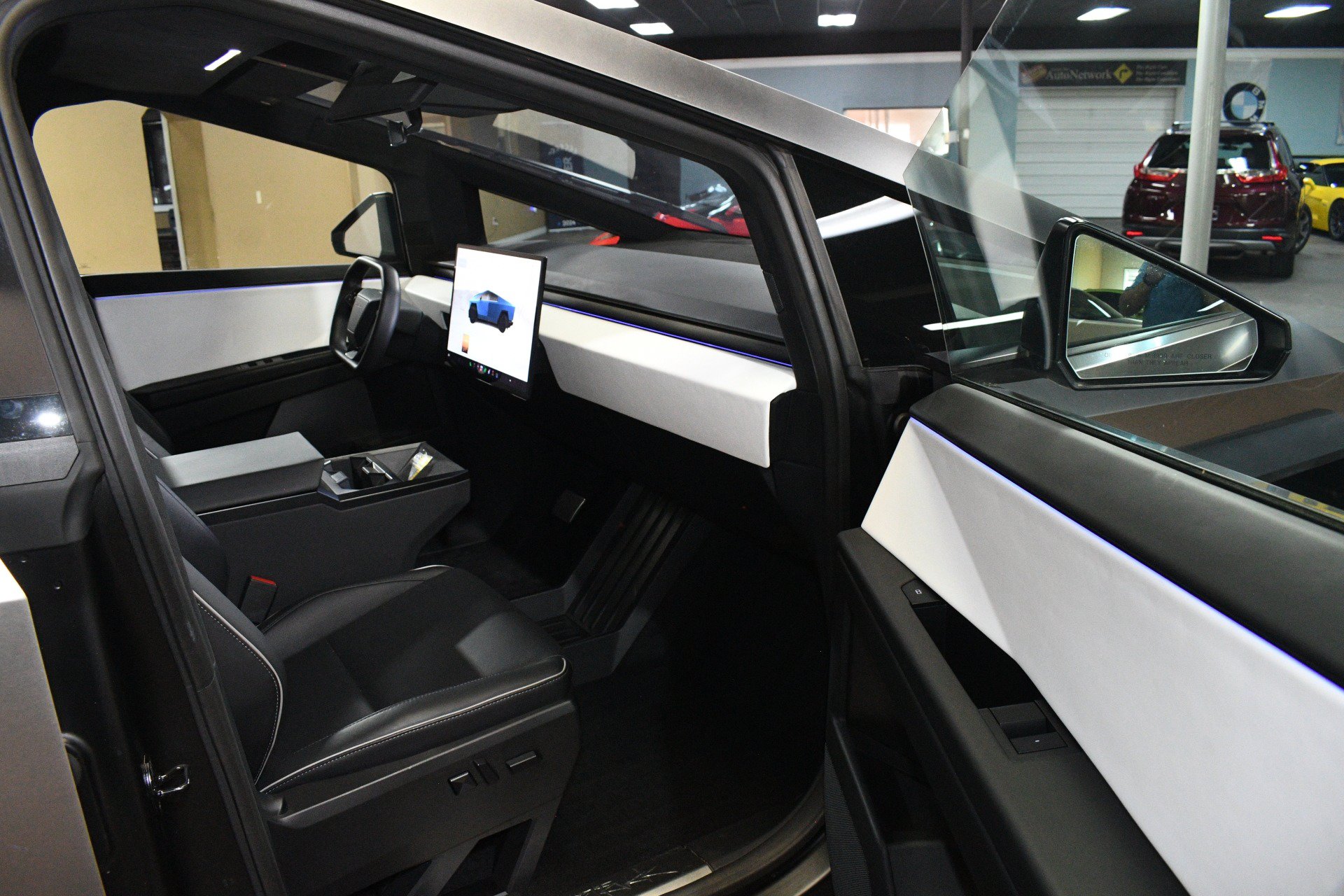 Used 2024 Tesla Cybertruck AWD Crew Cab image 48