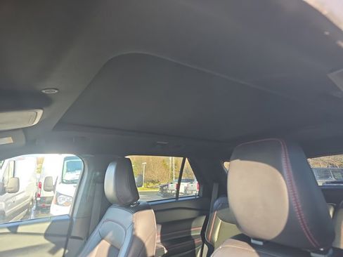 Certified 2022 Ford Explorer ST-Line w/ Class IV Trailer Tow Package image 34