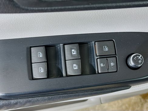 Used 2015 Toyota Highlander XLE image 15