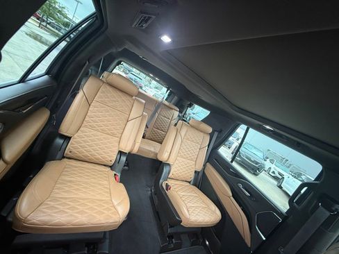 Certified 2023 Cadillac Escalade Premium Luxury w/ Performance Package AWD/4WD image 22