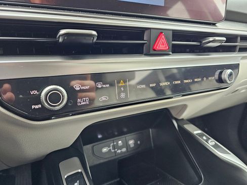 Used 2024 Kia Sorento S image 35