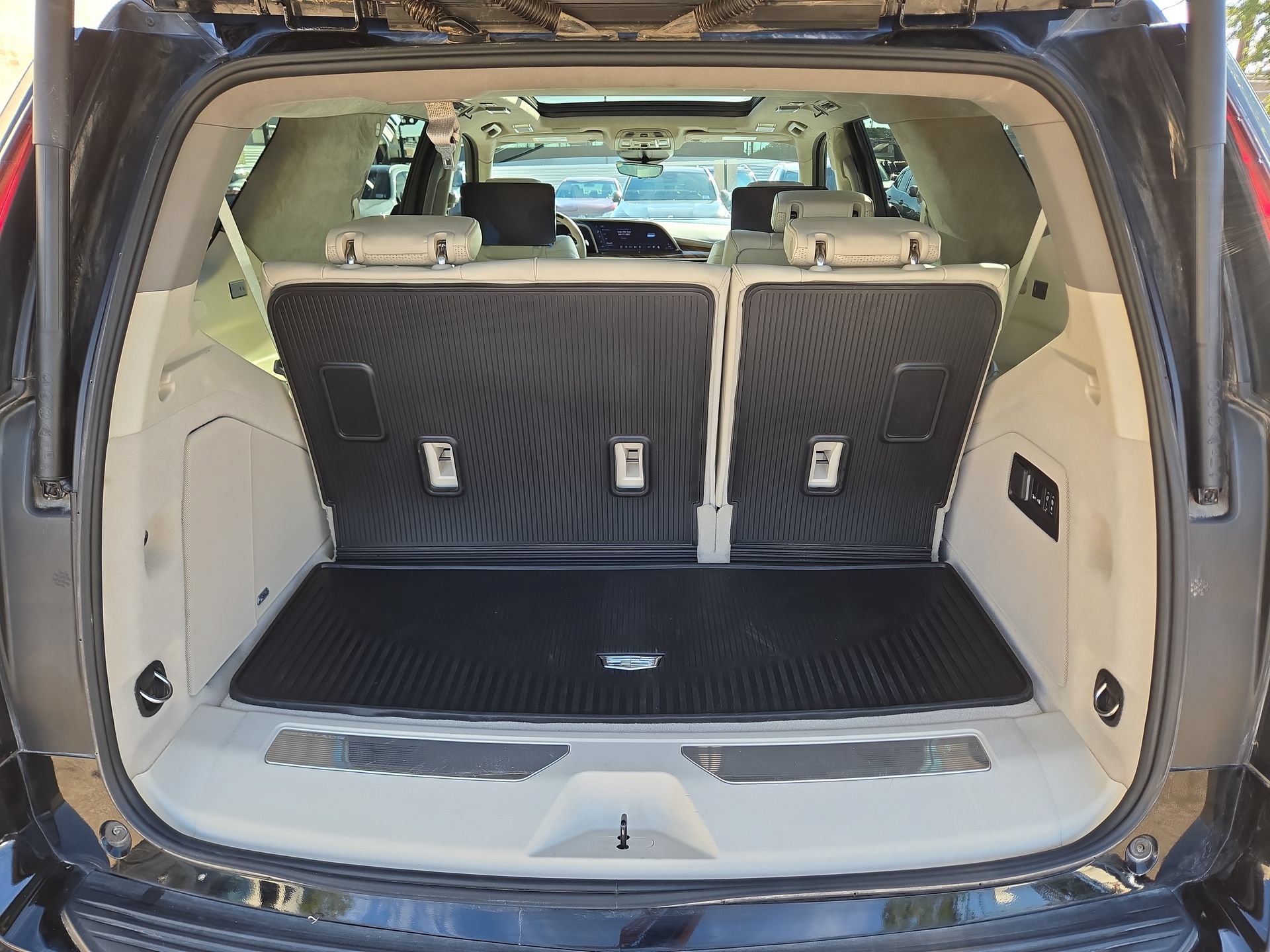 Used 2024 Cadillac Escalade Sport Platinum w/ LPO, Floor Liner Package AWD/4WD image 12