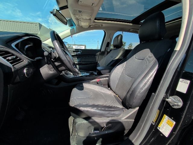 Used 2018 Ford Edge Titanium w/ Equipment Group 301A FWD image 4