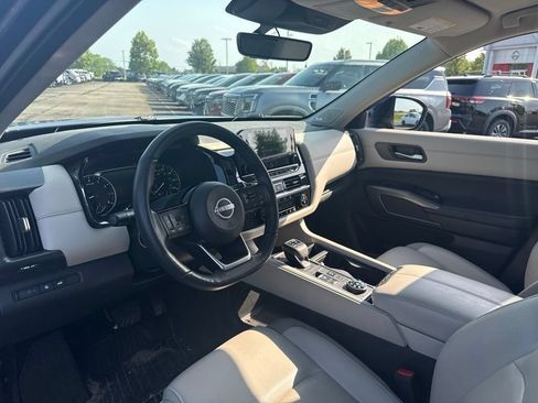 Certified 2024 Nissan Pathfinder SL w/ SL Premium Package AWD/4WD image 9