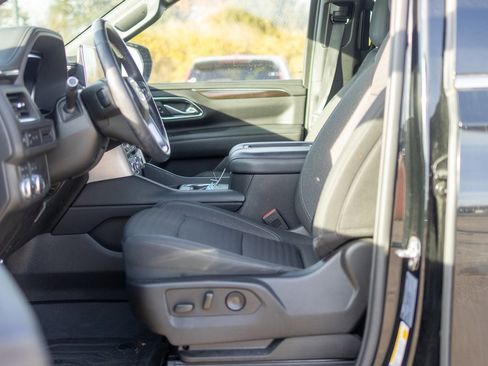 Used 2023 GMC Yukon XL SLE image 31