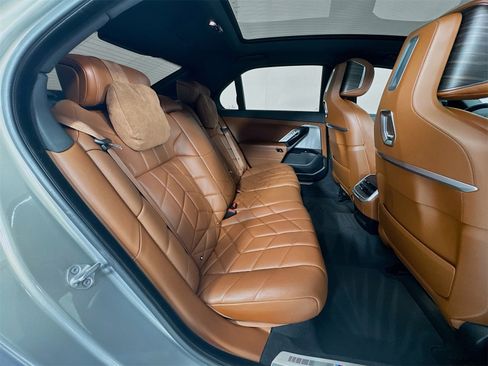 Used 2023 BMW 760i xDrive w/ Luxury Rear Seating Package image 27