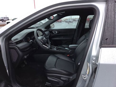 Used 2026 Jeep Compass Latitude AWD/4WD image 10