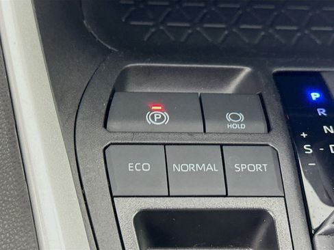 Used 2025 Toyota RAV4 XLE FWD image 26