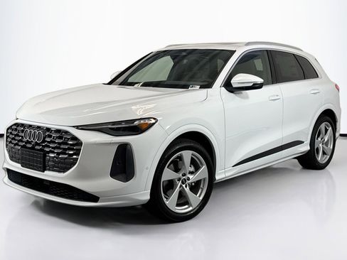 New 2025 Audi Q5 Prestige image 1