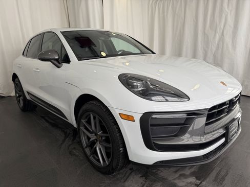 Certified 2025 Porsche Macan image 7