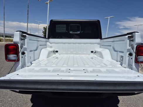 Used 2023 Jeep Gladiator Mojave AWD/4WD image 20