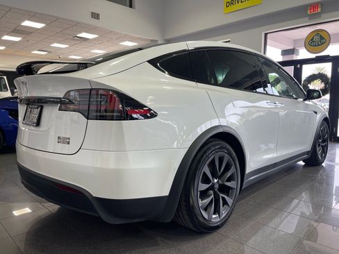 Used 2023 Tesla Model X Plaid image 4