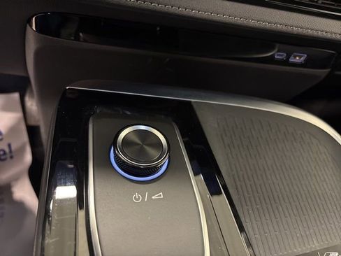 Used 2025 Buick Enclave Preferred image 24