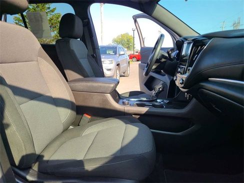 Used 2023 Chevrolet Traverse LT image 19