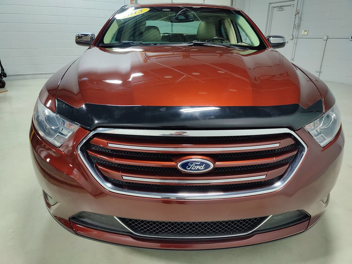 Used 2015 Ford Taurus Limited w/ Equipment Group 301A AWD/4WD image 3