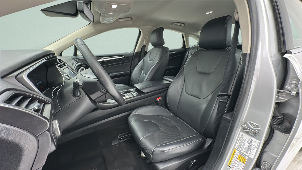 Used 2019 Ford Fusion Energi Titanium FWD image 14