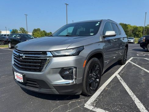 Used 2023 Chevrolet Traverse LT FWD image 8