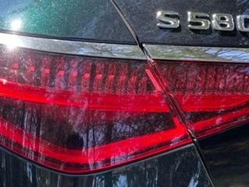 Used 2021 Mercedes-Benz S 580 4MATIC Sedan w/ AMG Line image 8