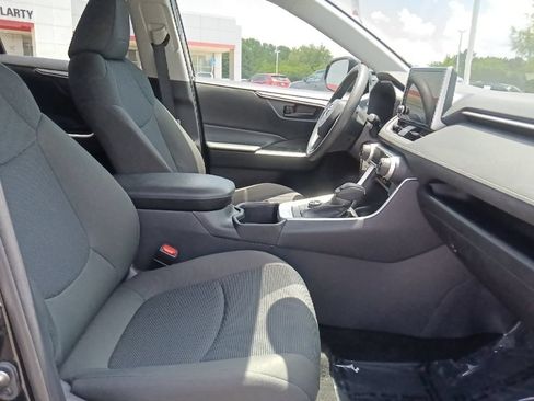 Used 2025 Toyota RAV4 LE AWD/4WD image 30