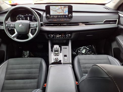 Used 2025 Mitsubishi Outlander 4WD Plug-In Hybrid image 13