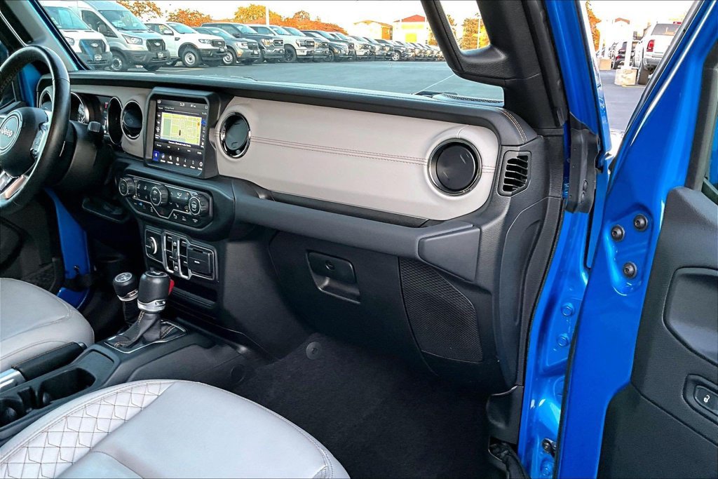 Used 2023 Jeep Wrangler Unlimited Sahara AWD/4WD image 15