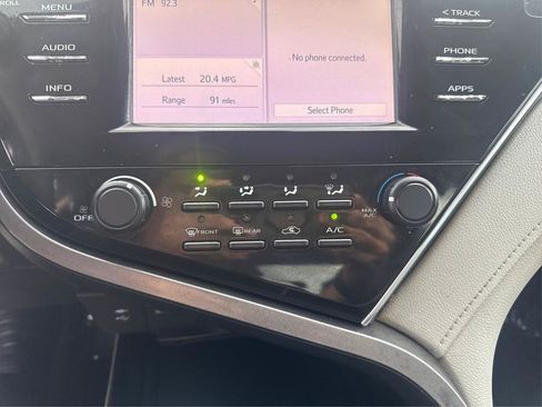 Used 2018 Toyota Camry LE FWD image 18