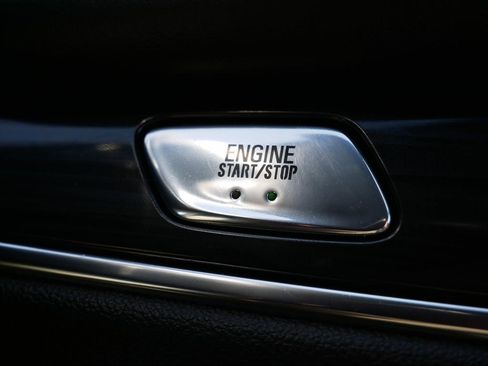 Used 2023 Buick Enclave Essence image 28