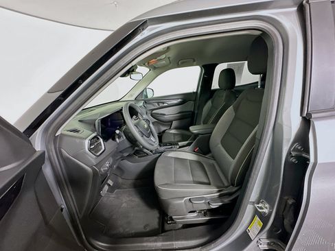 Used 2025 Chevrolet TrailBlazer LT AWD/4WD image 13