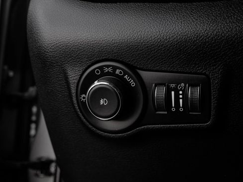 Used 2023 Jeep Compass Latitude w/ Sun and Sound Group image 35