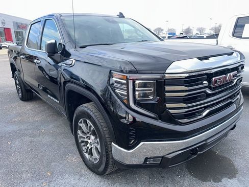 Used 2025 GMC Sierra 1500 SLT image 3