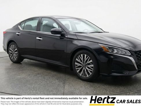 Used 2025 Nissan Altima 2.5 SV image 1