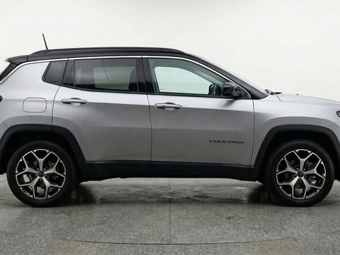 Used 2025 Jeep Compass Limited image 8
