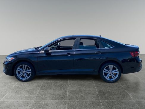 Used 2024 Volkswagen Jetta SE FWD image 2