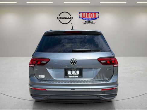Used 2024 Volkswagen Tiguan SE AWD/4WD image 2