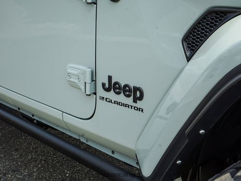 Used 2023 Jeep Gladiator Sport AWD/4WD image 50