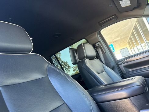 Used 2021 GMC Yukon XL SLT w/ Rear Media and Nav Package image 17