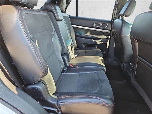 Used 2018 Ford Explorer XLT w/ Equipment Group 202A FWD image 21