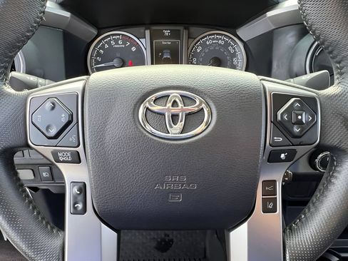 Certified 2021 Toyota Tacoma SR5 AWD/4WD image 18