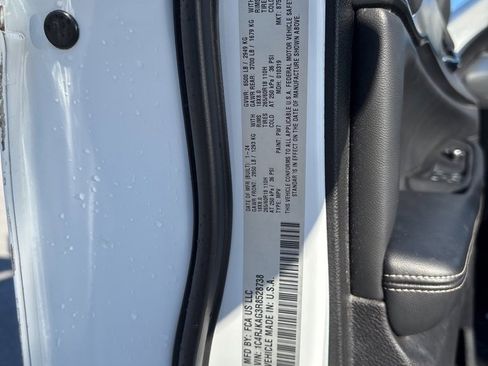 Used 2024 Jeep Grand Cherokee L Laredo image 24