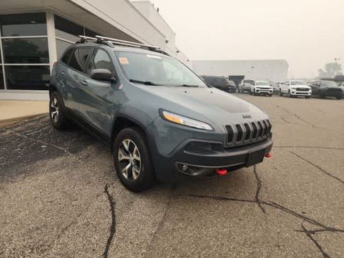 Used 2015 Jeep Cherokee Trailhawk w/ Leather Interior Group AWD/4WD image 7