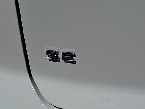 Used 2025 Volkswagen Atlas Cross Sport SE FWD image 16
