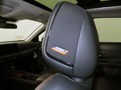 New 2026 Nissan Kicks SR w/ SR Premium Package image 34