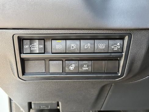 Used 2024 Toyota Tundra Platinum image 30