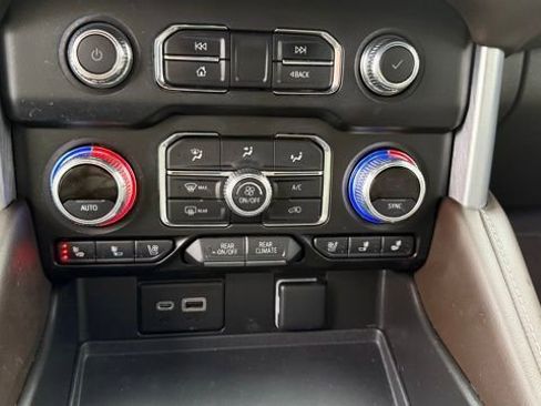 Used 2022 GMC Yukon SLT w/ SLT Luxury Package image 25