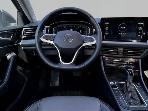 Used 2025 Volkswagen Jetta SEL image 8