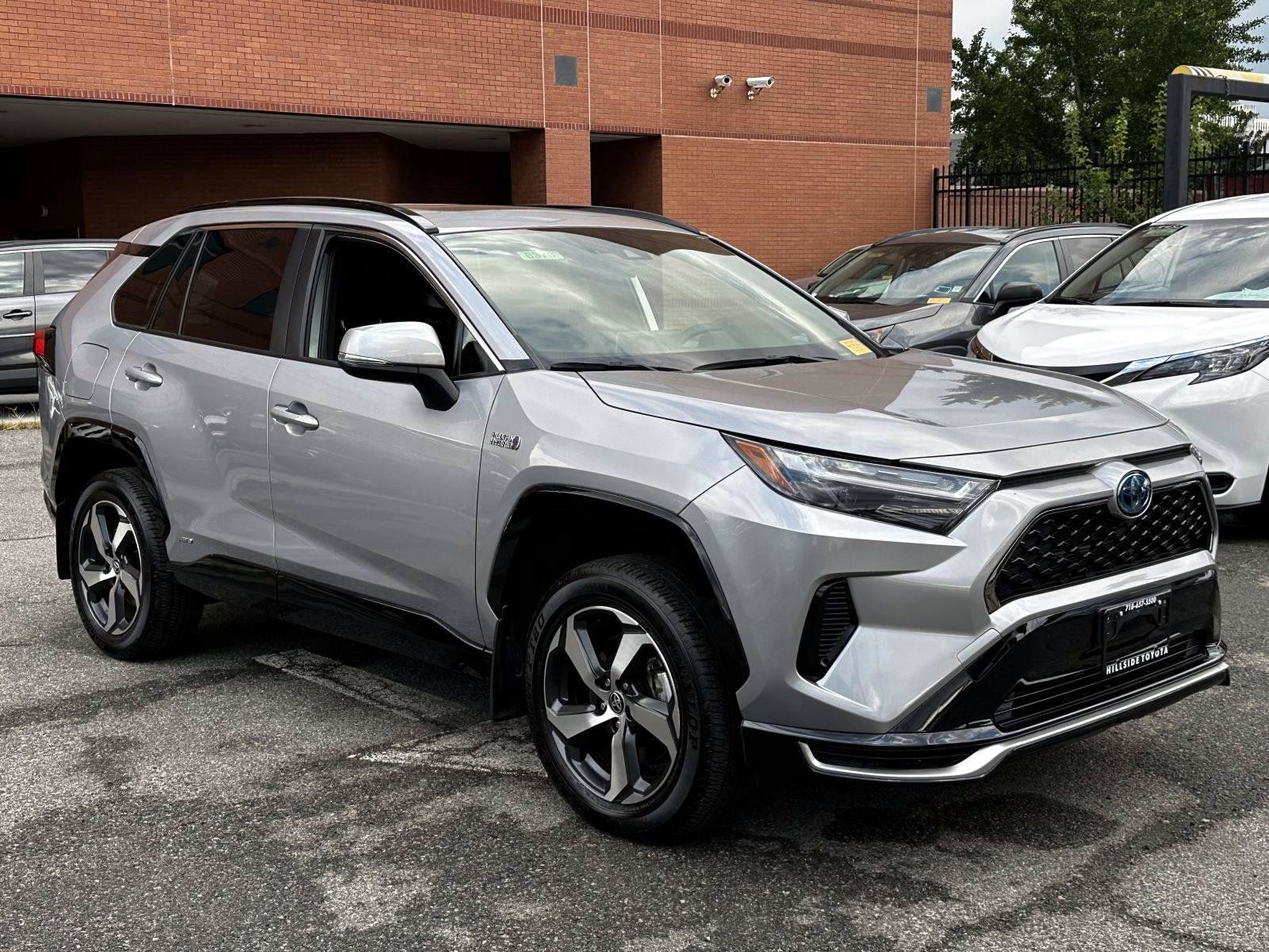 Used 2024 Toyota RAV4 SE w/ Weather & Moonroof Package AWD/4WD image 6