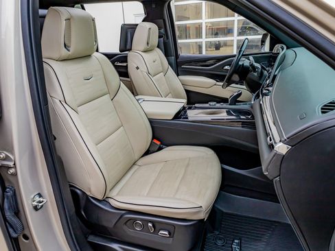 Used 2021 Cadillac Escalade Sport AWD/4WD image 30